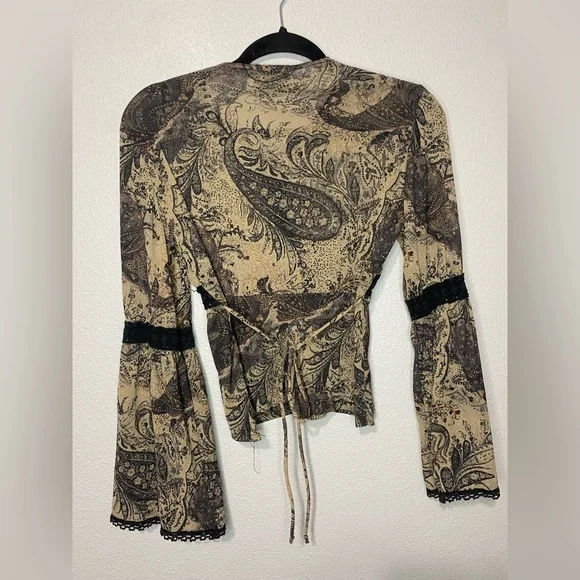 Breakin loose bell sleeve top - Picture 5 of 6